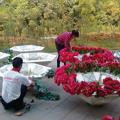 高架橋懸掛花盆